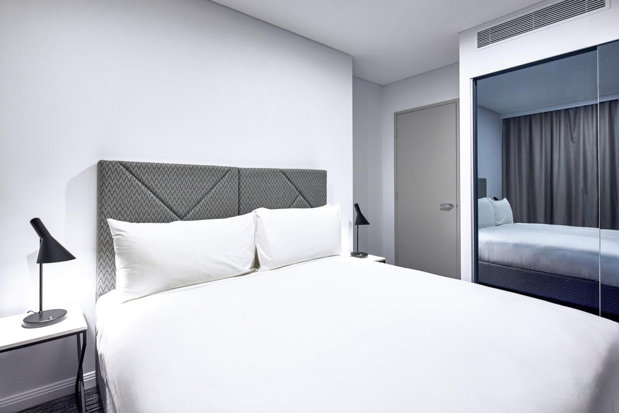 Meriton Suites George Street, Parramatta Sidney Exterior foto